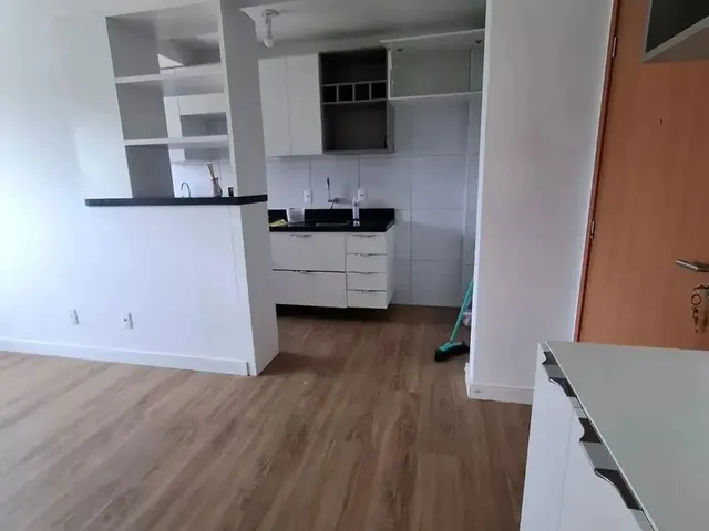 Imagem 3: Alugo Apartamento com 2 Quartos Semimobiliado no Farol