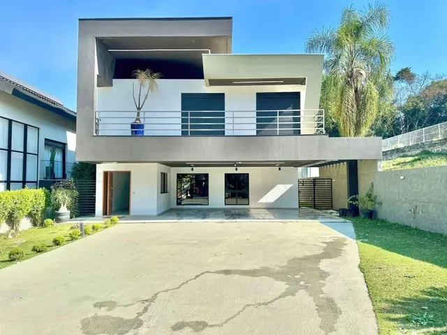 Imagem: A casa possui 4 Dormitórios, 4 Suítes, 4 Banheiros, 5