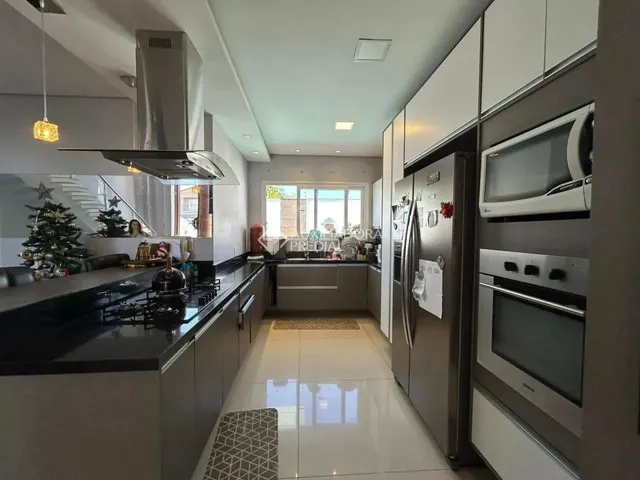 Imagem 6: Casa Moderna com 3 Suítes, 2 Escritórios e Excelente Padrão Construtivo