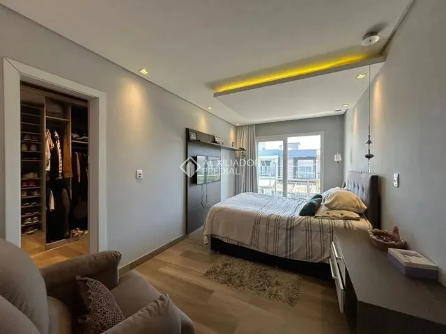 Imagem 11: Casa Moderna com 3 Suítes, 2 Escritórios e Excelente Padrão Construtivo