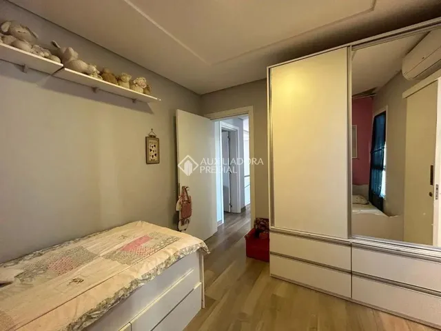 Imagem 5: Casa Moderna com 3 Suítes, 2 Escritórios e Excelente Padrão Construtivo