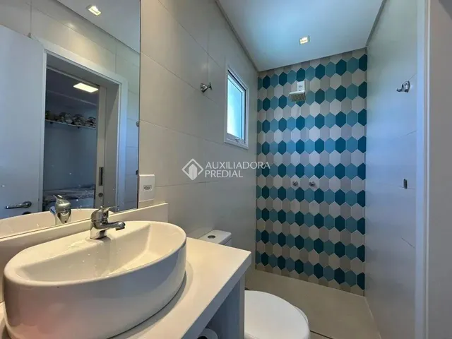 Imagem 4: Casa Moderna com 3 Suítes, 2 Escritórios e Excelente Padrão Construtivo