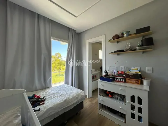 Imagem 8: Casa Moderna com 3 Suítes, 2 Escritórios e Excelente Padrão Construtivo