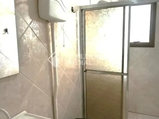 Imagem 4: Amplo Apartamento com 2 Quartos e Sacada em L