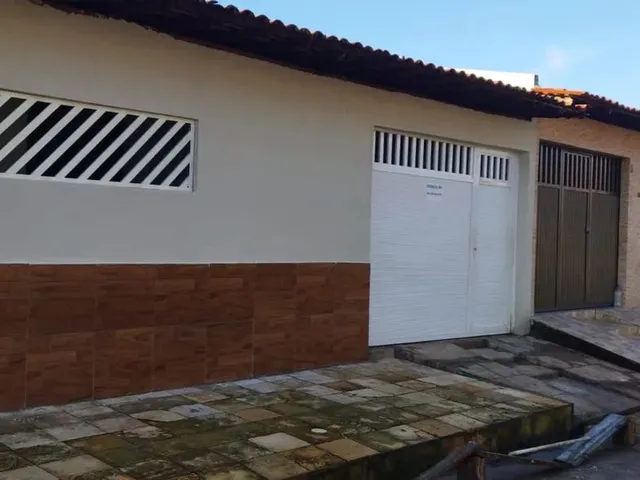 Imagem: A casa possui 3 Dormitórios, 1 Suíte, 2 Banheiros,
