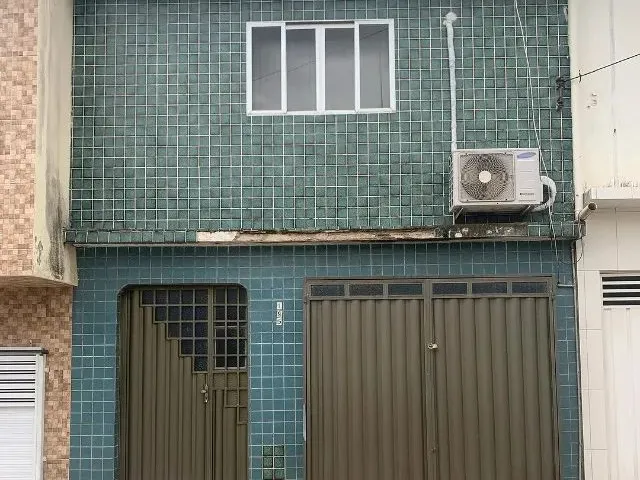 Imagem: A casa possui 2 Dormitórios, 2 Banheiros, 2 Vagas na