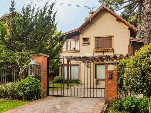 Imagem: A casa possui 4 Dormitórios, 2 Banheiros, 2 Vagas na