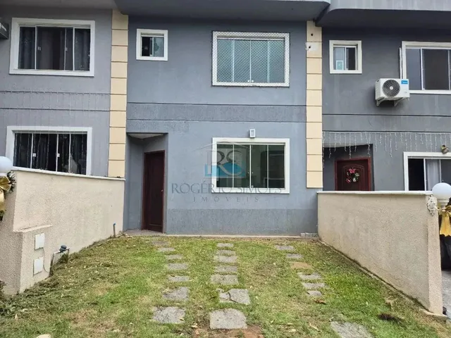 Imagem: A casa em condomínio possui 2 Dormitórios, 2 Suítes, 3