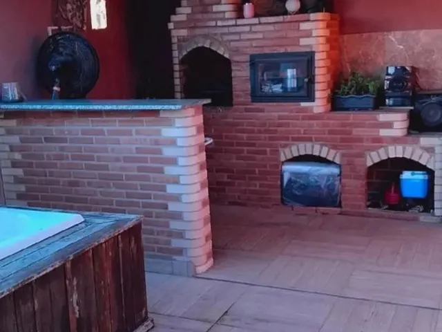 Imagem: A casa possui 1 Dormitório, 1 Banheiro, 3 Vagas na
