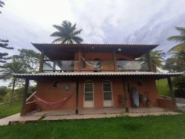 Imagem: A casa possui 5 Dormitórios, 4 Suítes, 5 Banheiros, 5