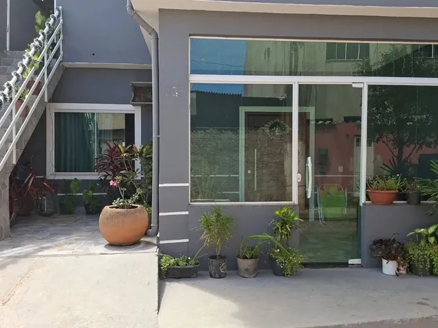 Imagem: A casa possui 4 Dormitórios, 2 Banheiros e está