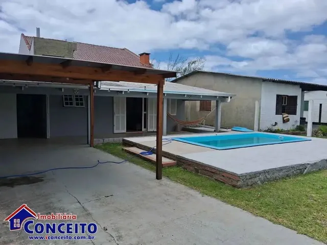 Imagem 1: C76 - Excelente Residência com Piscina a Apenas 300 Metros do Mar