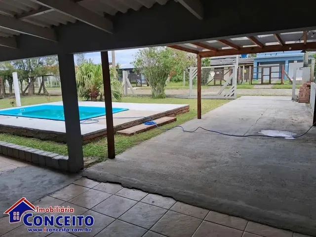 Imagem 5: C76 - Excelente Residência com Piscina a Apenas 300 Metros do Mar