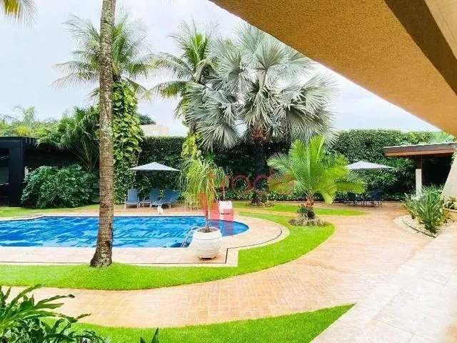 Imagem: A casa possui 4 Dormitórios, 4 Suítes, 5 Banheiros, 5