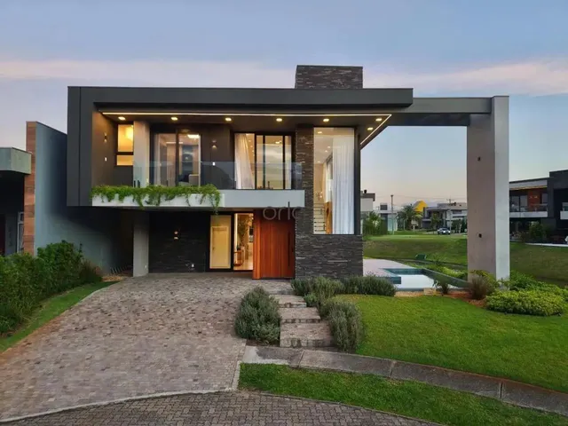 Imagem: Casa de Esquina Decorada Beira Lago, Piscina