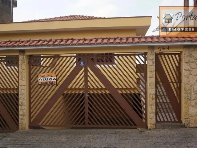 Imagem: A casa possui 3 Dormitórios, 1 Suíte, 2 Banheiros, 2