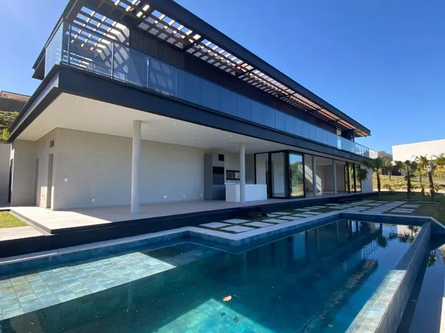 Imagem: A casa em condomínio possui 5 Dormitórios, 5 Banheiros, 5