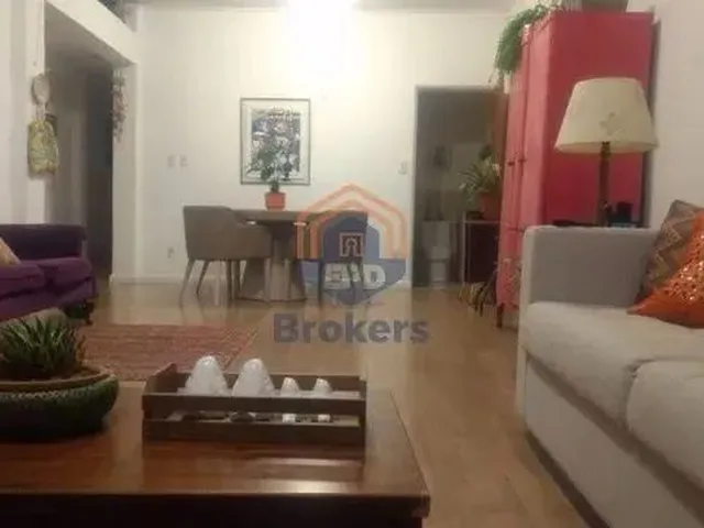 Imagem: A casa possui 3 Dormitórios, 4 Banheiros, 2 Vagas na
