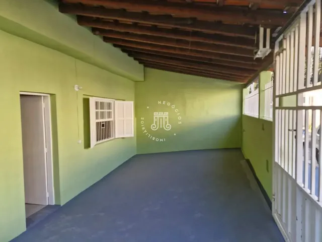 Imagem: A casa possui 2 Dormitórios, 1 Banheiro, 2 Vagas na