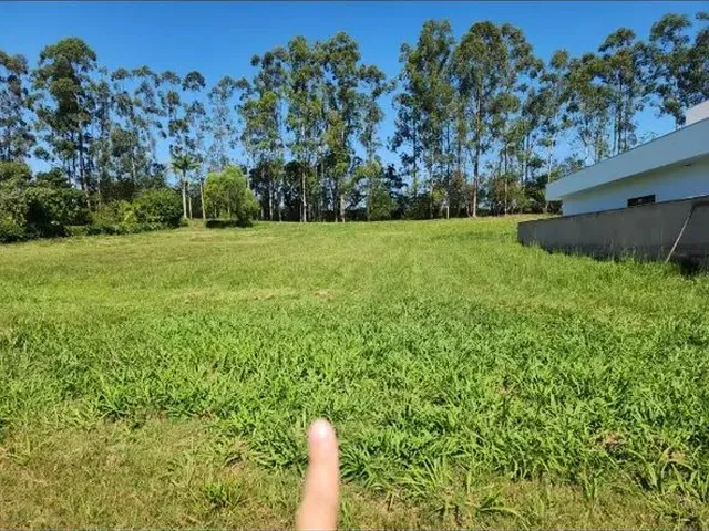 Imagem: O terreno possui 500m² de Área e está localizado em