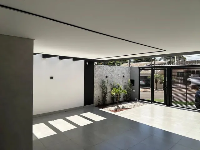 Imagem 2: Casa Moderna com Pé Direito Alto e Amplo Espaço nos Fundos- Direto com Proprietário!