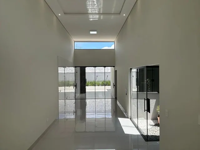 Imagem 3: Casa Moderna com Pé Direito Alto e Amplo Espaço nos Fundos- Direto com Proprietário!