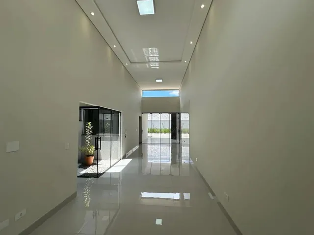 Imagem 4: Casa Moderna com Pé Direito Alto e Amplo Espaço nos Fundos- Direto com Proprietário!