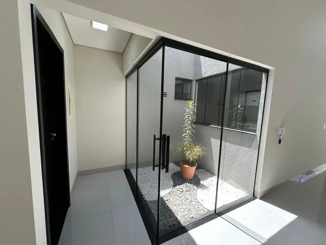 Imagem 5: Casa Moderna com Pé Direito Alto e Amplo Espaço nos Fundos- Direto com Proprietário!