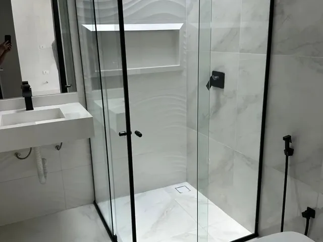 Imagem 7: Casa Moderna com Pé Direito Alto e Amplo Espaço nos Fundos- Direto com Proprietário!