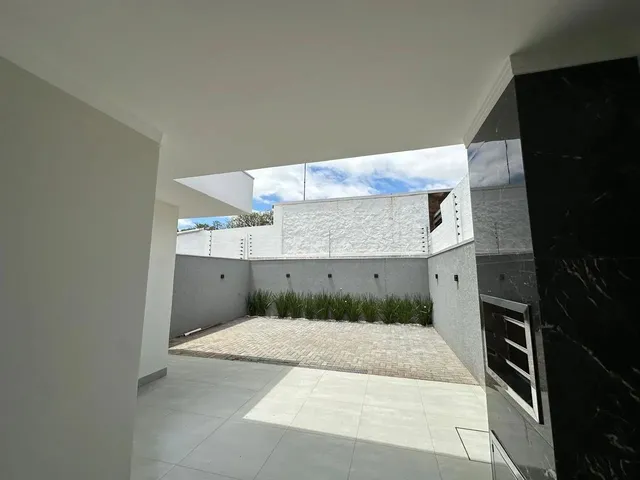 Imagem 8: Casa Moderna com Pé Direito Alto e Amplo Espaço nos Fundos- Direto com Proprietário!