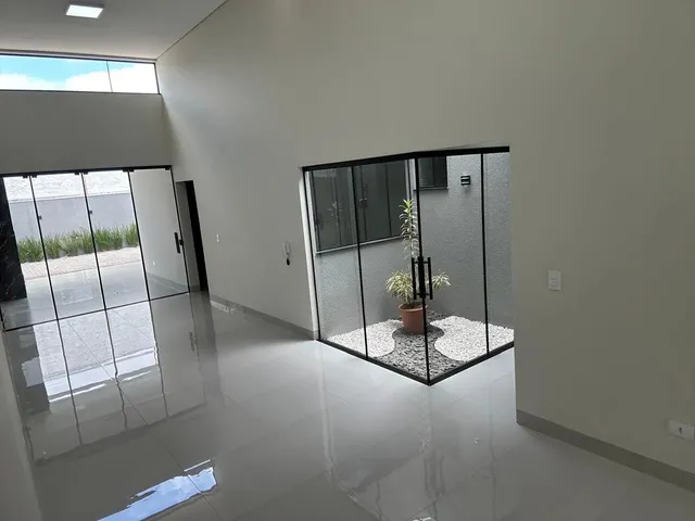 Imagem 11: Casa Moderna com Pé Direito Alto e Amplo Espaço nos Fundos- Direto com Proprietário!