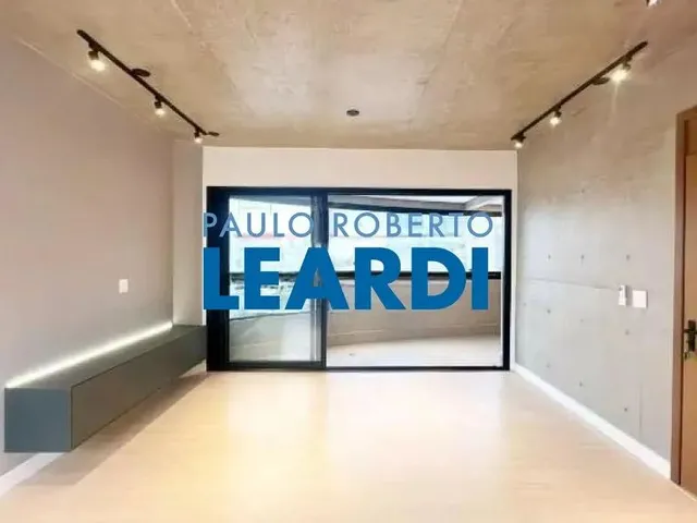 Imagem: O apartamento possui 2 Dormitórios, 1 Suíte, 2 Banheiros,