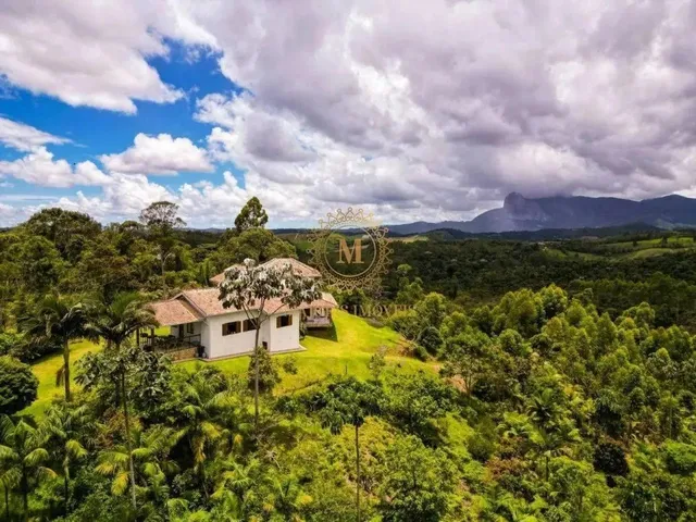 Imagem: Casa com Vista Direta para Pedra Azul e