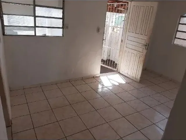 Imagem 9: Aluga-Se Uma Casa Dá Frente