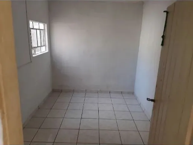 Imagem 11: Aluga-Se Uma Casa Dá Frente