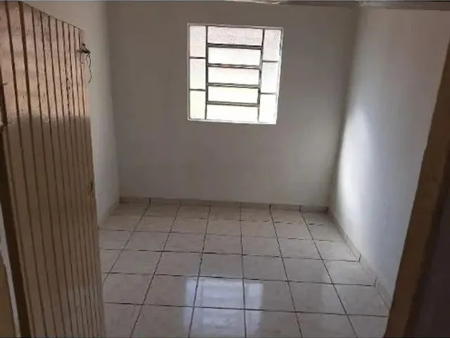 Imagem 2: Aluga-Se Uma Casa Dá Frente