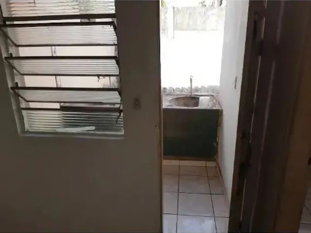 Imagem 4: Aluga-Se Uma Casa Dá Frente