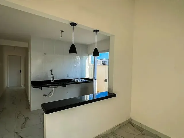 Imagem 4: Casa À Venda no Caminho do Sol com 2 Quartos, Sendo 1 Suíte - Modernidade e Conforto