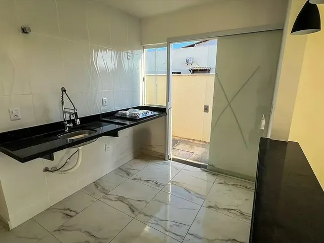Imagem 8: Casa À Venda no Caminho do Sol com 2 Quartos, Sendo 1 Suíte - Modernidade e Conforto