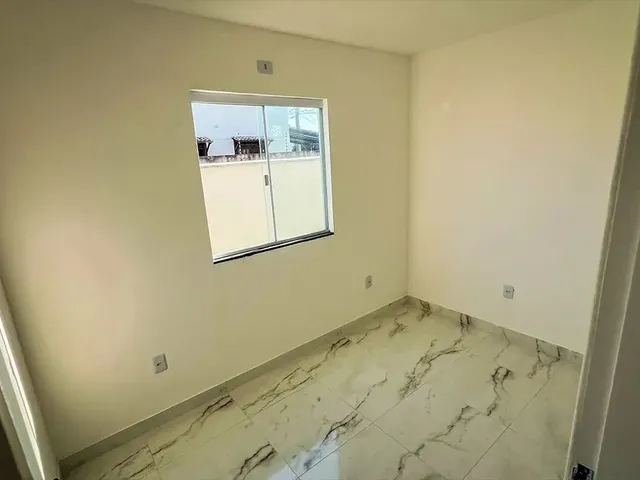 Imagem 2: Casa À Venda no Caminho do Sol com 2 Quartos, Sendo 1 Suíte - Modernidade e Conforto