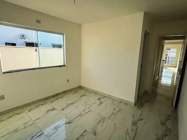 Imagem 3: Casa À Venda no Caminho do Sol com 2 Quartos, Sendo 1 Suíte - Modernidade e Conforto