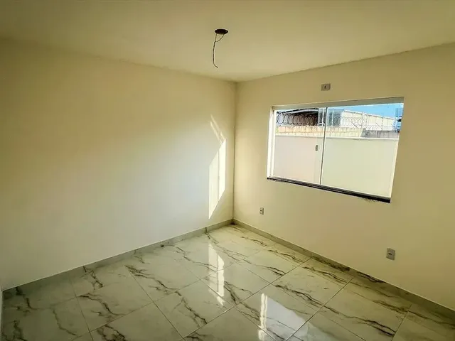 Imagem 9: Casa À Venda no Caminho do Sol com 2 Quartos, Sendo 1 Suíte - Modernidade e Conforto