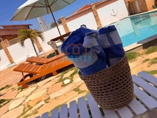 Imagem: Cód 2032. Casa com Porteira para Venda
