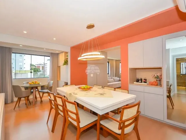 Imagem 8: Imóvel para Venda Possui 163 Metros Quadrados com 4 Quartos em Bacacheri - Curitiba - Pr