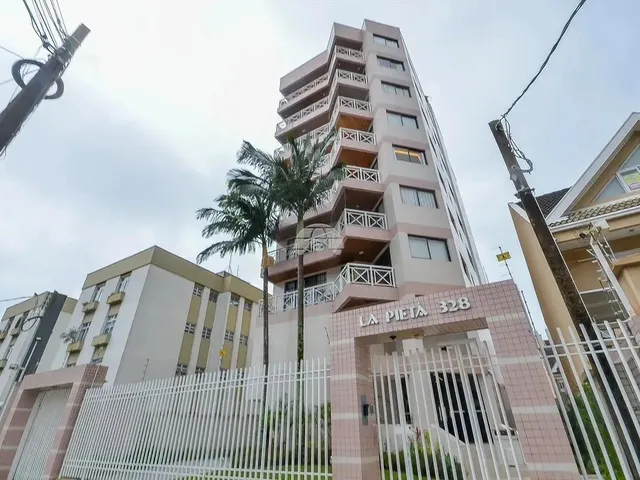 Imagem 4: Imóvel para Venda Possui 163 Metros Quadrados com 4 Quartos em Bacacheri - Curitiba - Pr
