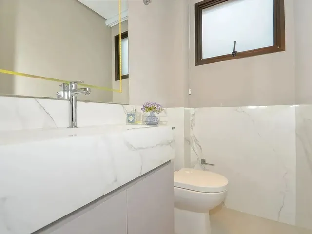 Imagem 14: Imóvel para Venda Possui 163 Metros Quadrados com 4 Quartos em Bacacheri - Curitiba - Pr