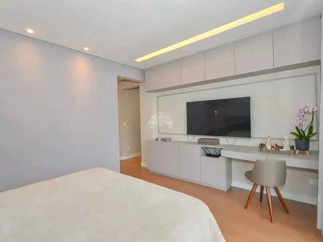 Imagem 16: Imóvel para Venda Possui 163 Metros Quadrados com 4 Quartos em Bacacheri - Curitiba - Pr