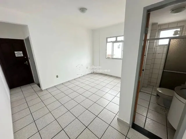 Imagem 1: Apartamento À Venda - 2 Quartos (1 Suíte) com Sacada e Garagem!