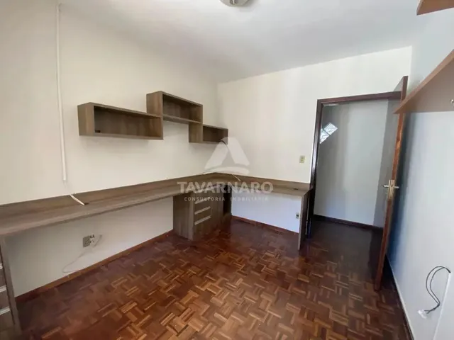 Imagem 5: Ampla Casa de 4 Dormitórios com Churrasqueira e Quintal!