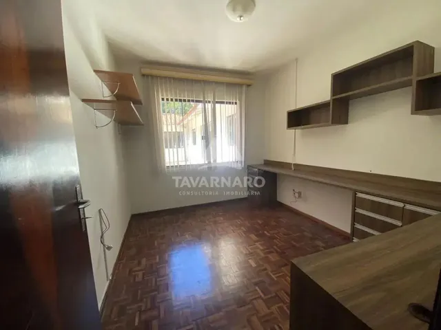 Imagem 8: Ampla Casa de 4 Dormitórios com Churrasqueira e Quintal!